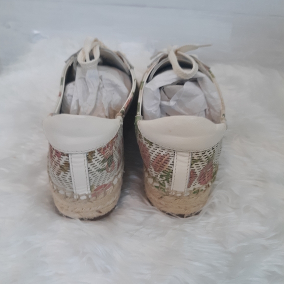 Vince Camuto sneakers 8.5 NWOB - Picture 5 of 11